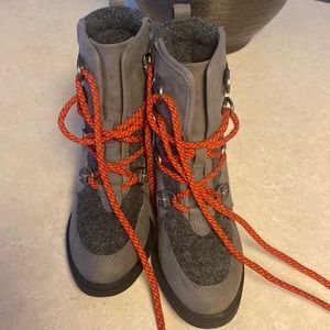 Sonoma womens size 6 boot with 2 inch heel